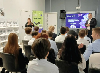 школьники Оренбурга познакомились с основами финансово грамотным поведением в рамках трека «Знание. Карьера» - фото - 1