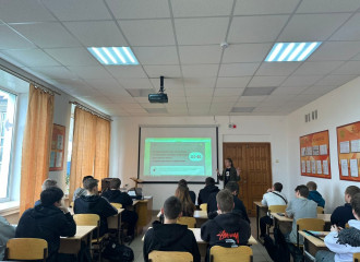 доцентом кафедры ФЭБ ВятГУ Малиновской Олесей Александровной была проведена встреча с обучающимся группы ТО-1 «Кировского автодорожного техникума» - фото - 1